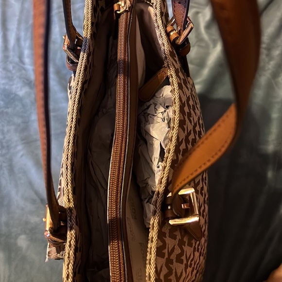 Michael Kors purse - Picture 2 of 6